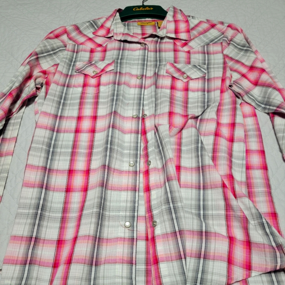 Wrangler dress flannel button up bundle